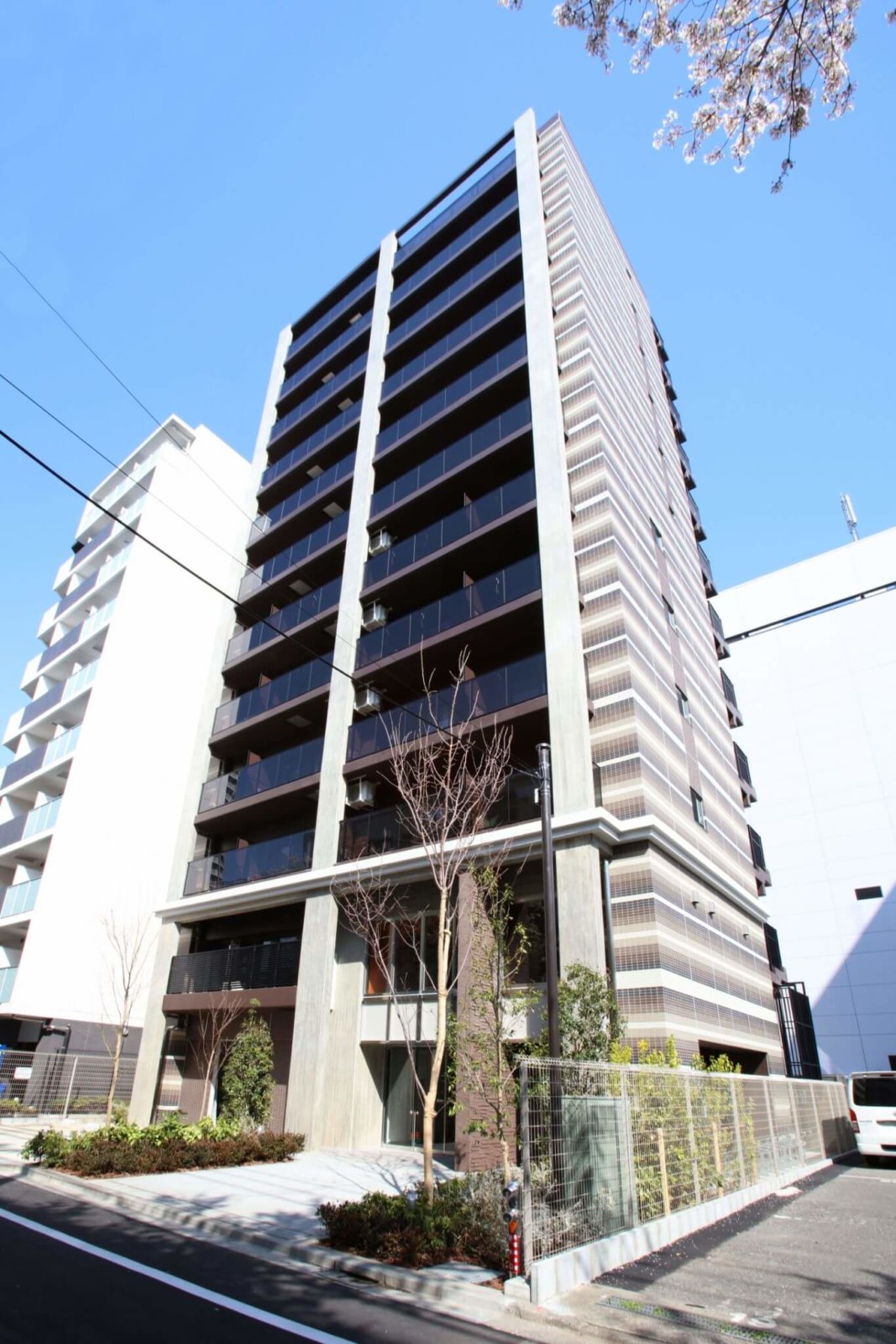 1.外観南東面3