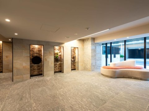 7． エントランスホール全景